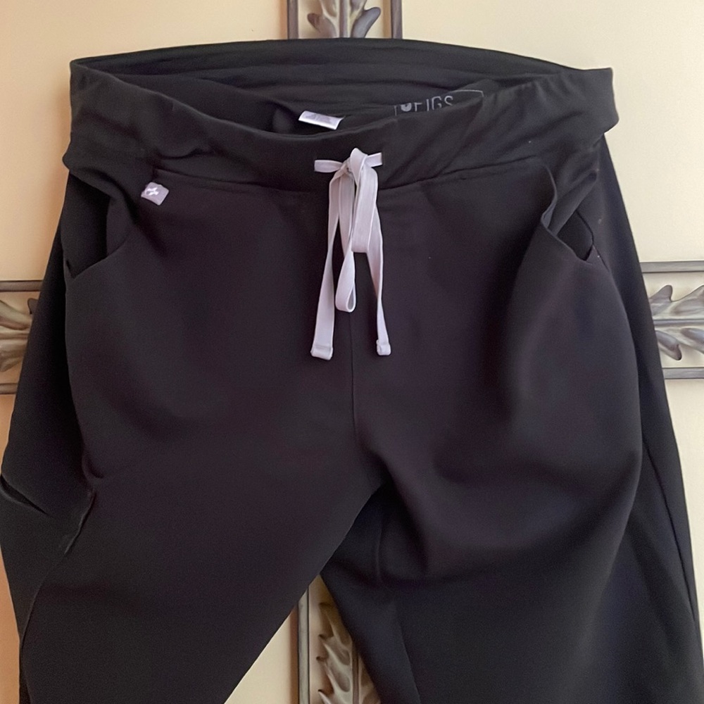 FIGS BLACK JOGGER SCRUBS